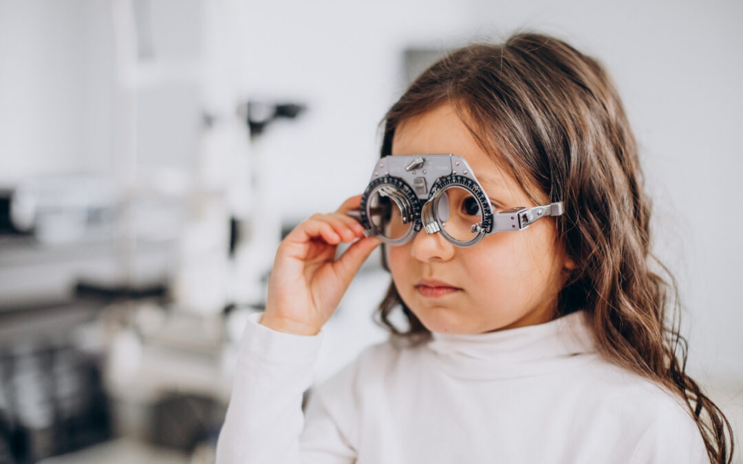 Cómo detectar problemas visuales en niños antes de que afecten al colegio