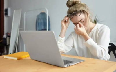 Consejos para reducir la fatiga visual si trabajas muchas horas frente al ordenador